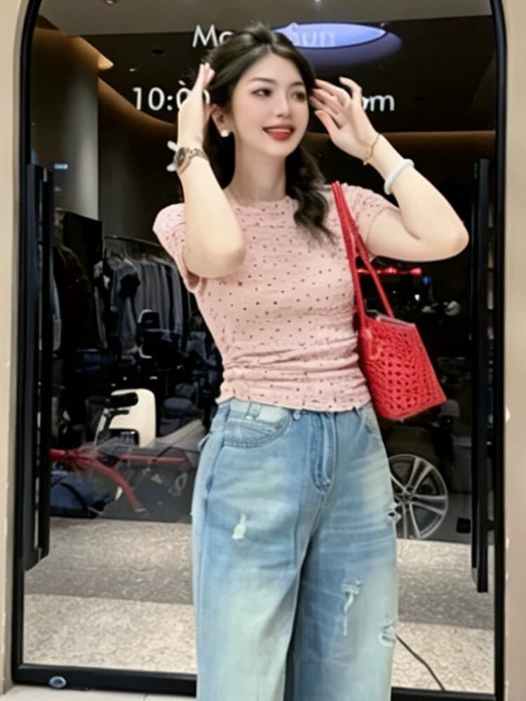 한 부서 비스듬한 칼라 도트 무늬 질감 센스 반팔 티셔츠 여성 2026 여름 새로운 몸매 가꾸기 슬림해 보이는 다용도 주름 맨위 상세 이미지 2
