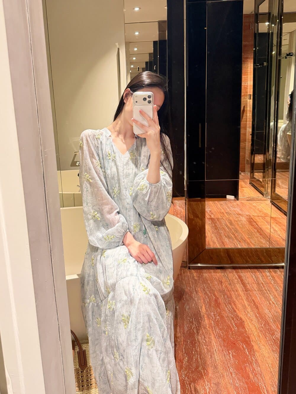 zwinnie 잔 웨이 니켈 금사 낙엽 파란색 에디션 헤일로 염색 자수 긴팔 슬림해 보이는 드레스 상세 이미지 7