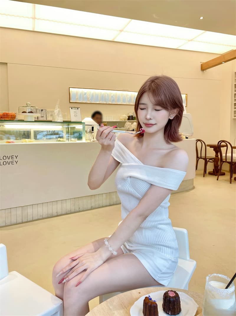 실사 여름 한 부서 섹시함 핫걸 쇄골 오프숄더 십자가 반팔 니트 티셔츠 여성 상세 이미지 1