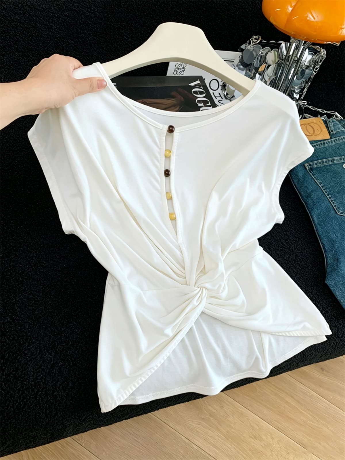 캐주얼 배색 비즈 장식 비틀림 디자인 센스 보트 칼라 반팔 티셔츠 여성 26 여름 홀로우 아웃 미니멀리즘 출퇴근 맨위 상세 이미지 17