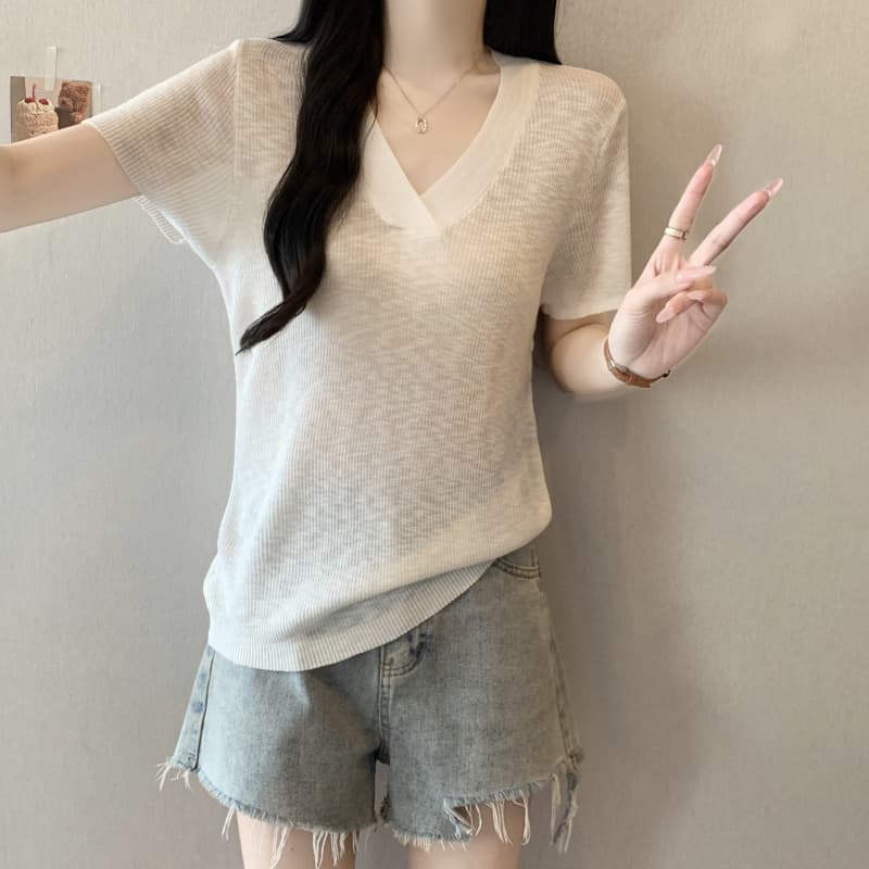 실사 빅 사이즈 여성 의류 마이크로 지방 클래식 단색 얇은 스타일 얼음 실크 다용도 슬림해 보이는 V넥 반팔 니트 스웨터 맨위 이미지 4