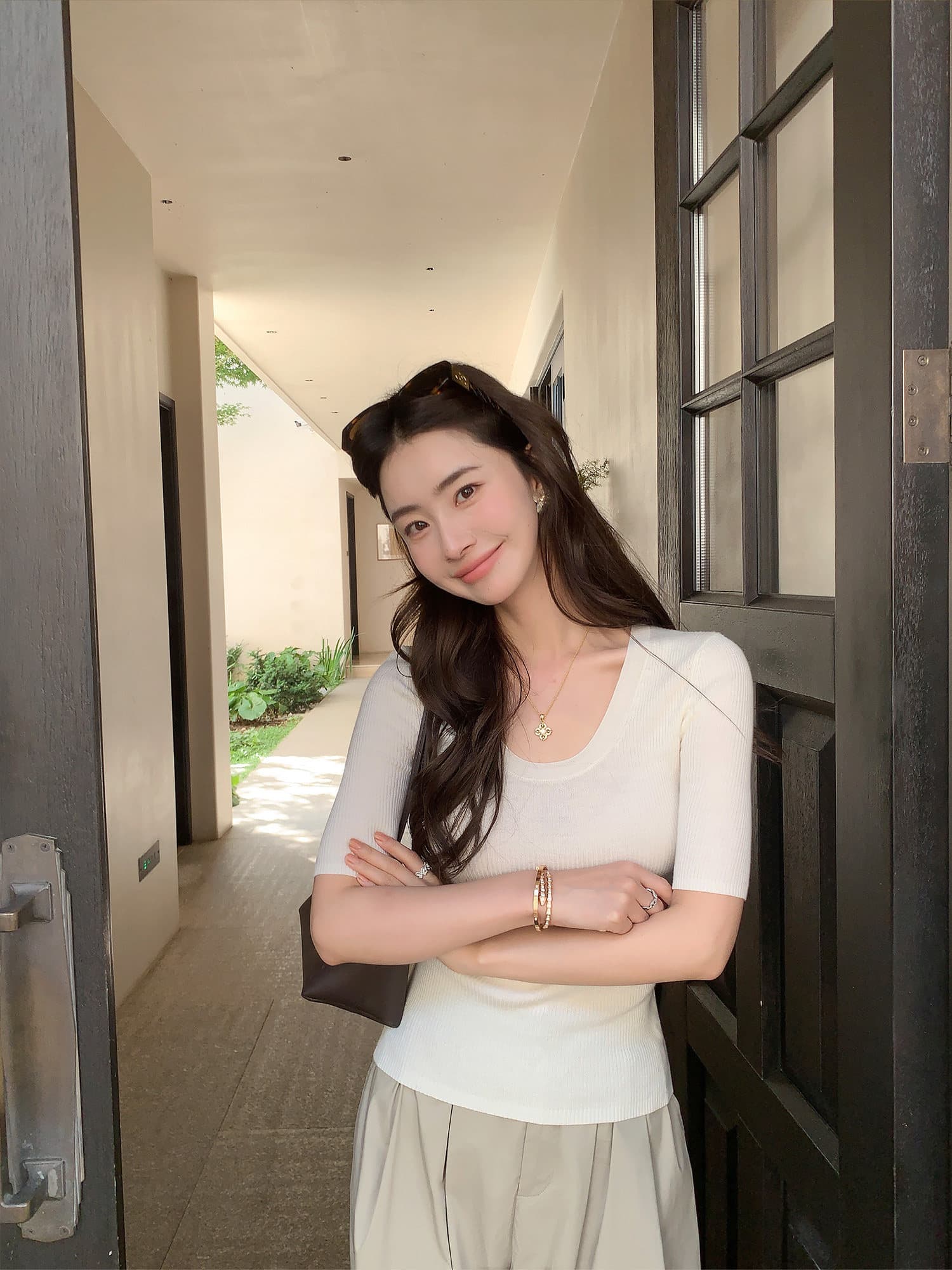 pusumede 지능 뮤즈 u 칼라 5 점 소매 짠 셔츠 여성 몸매 가꾸기 품격 긍정적 인 어깨 중간 소매 티셔츠 맨위