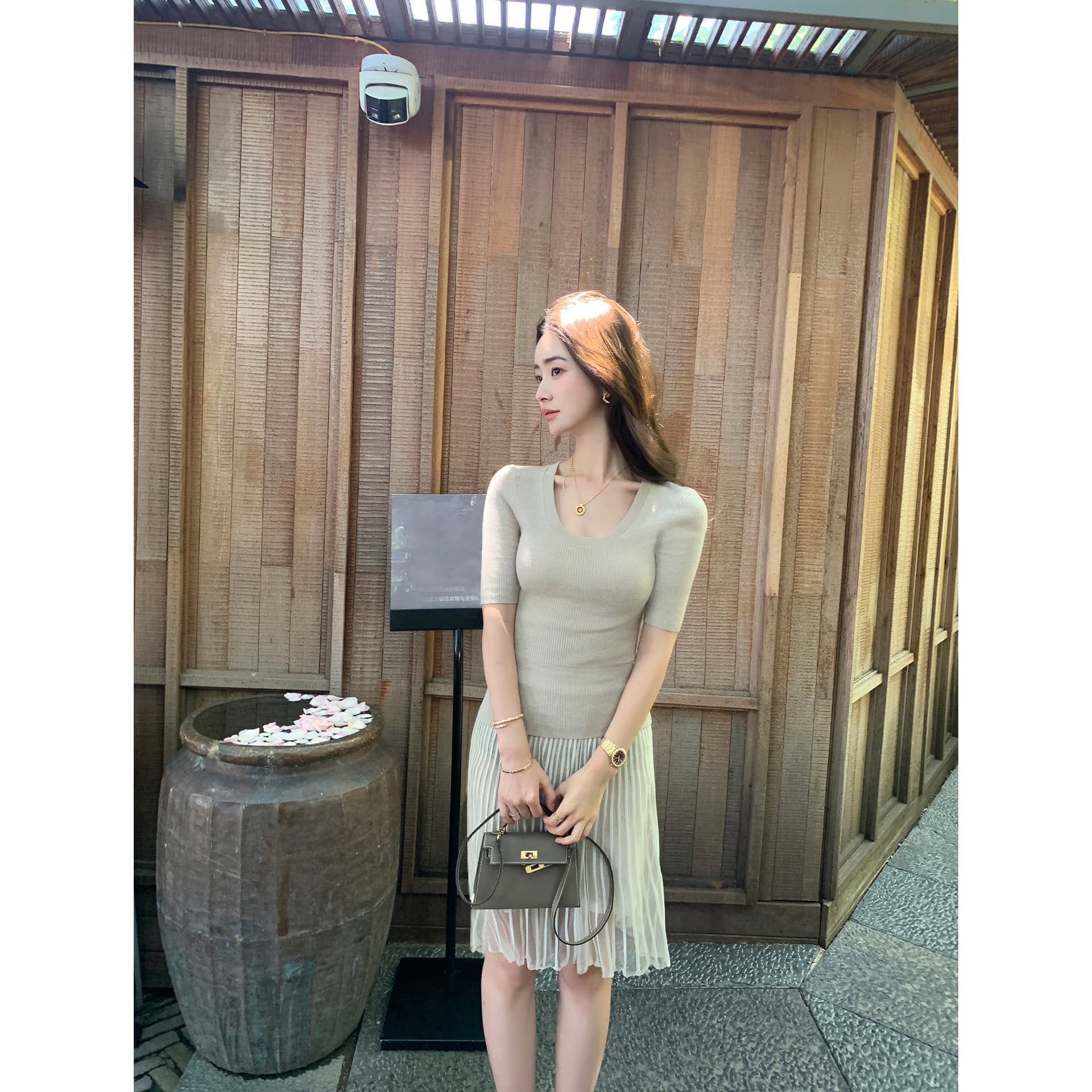 pusumede 지능 뮤즈 u 칼라 5 점 소매 짠 셔츠 여성 몸매 가꾸기 품격 긍정적 인 어깨 중간 소매 티셔츠 맨위 상세 이미지 4