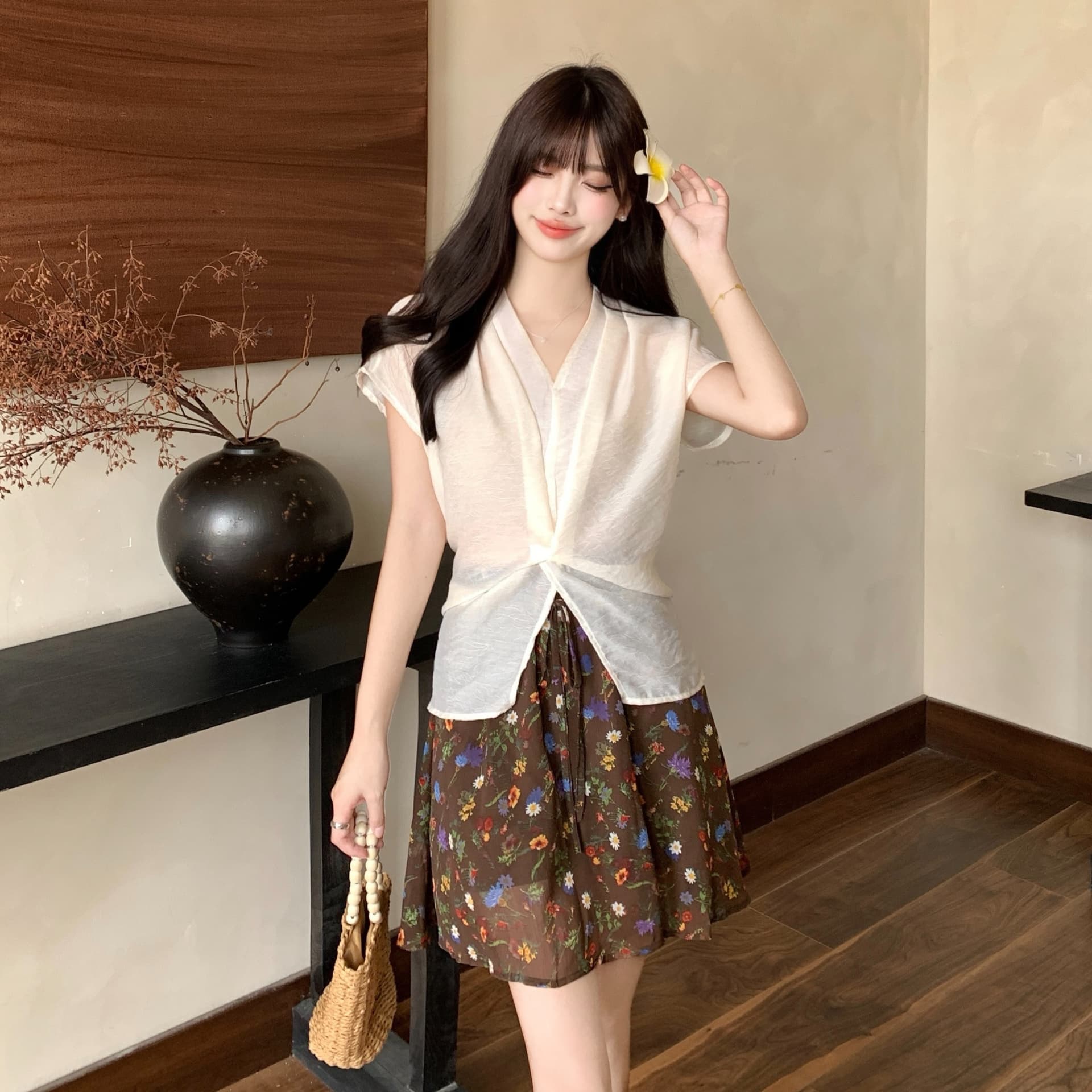 실사 빅 사이즈 여성 의류 지방 mm 프랑스식 바람 비틀림 V넥 허리 수축 슬림해 보이는 맨위 꽃무늬 미니 스커트 세트 이미지 5