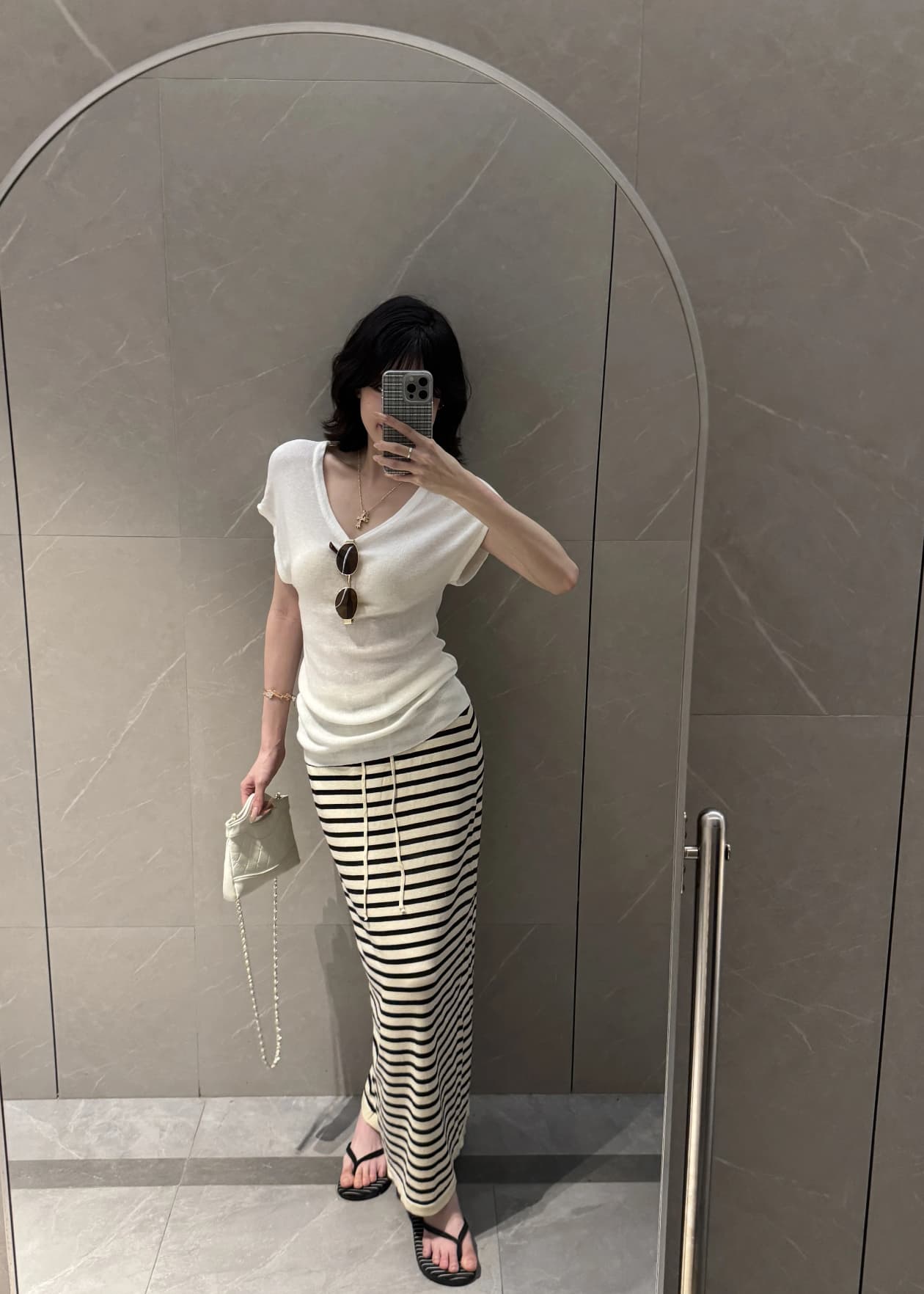 느긋한 바람 V넥 심지어 소매 슬림해 보이는 단색 다용도 티셔츠 여성 봄 여름 한 부서 레트로 스트라이프 니트 반신 치마 세트 상세 이미지 2