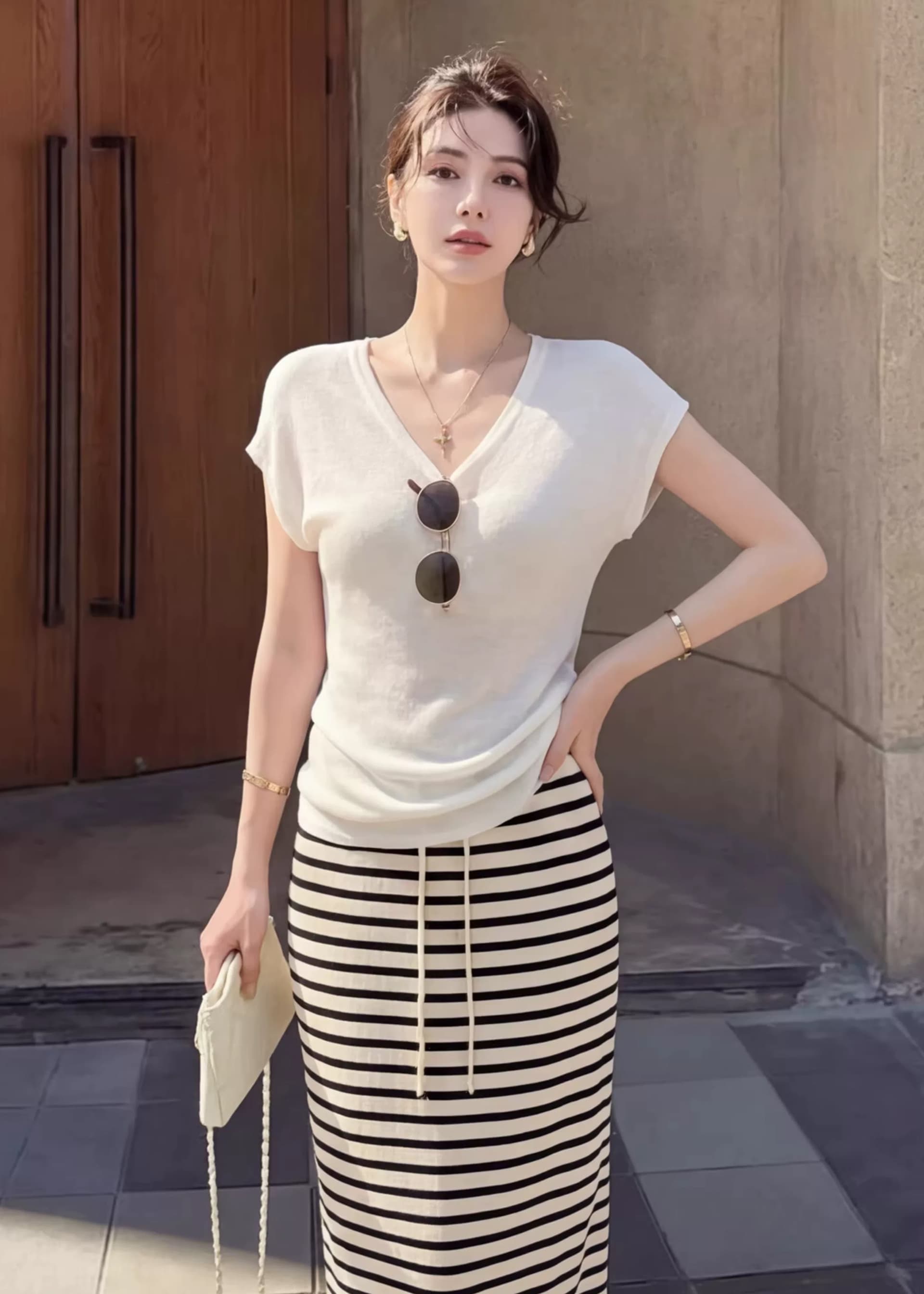 느긋한 바람 V넥 심지어 소매 슬림해 보이는 단색 다용도 티셔츠 여성 봄 여름 한 부서 레트로 스트라이프 니트 반신 치마 세트 이미지 4