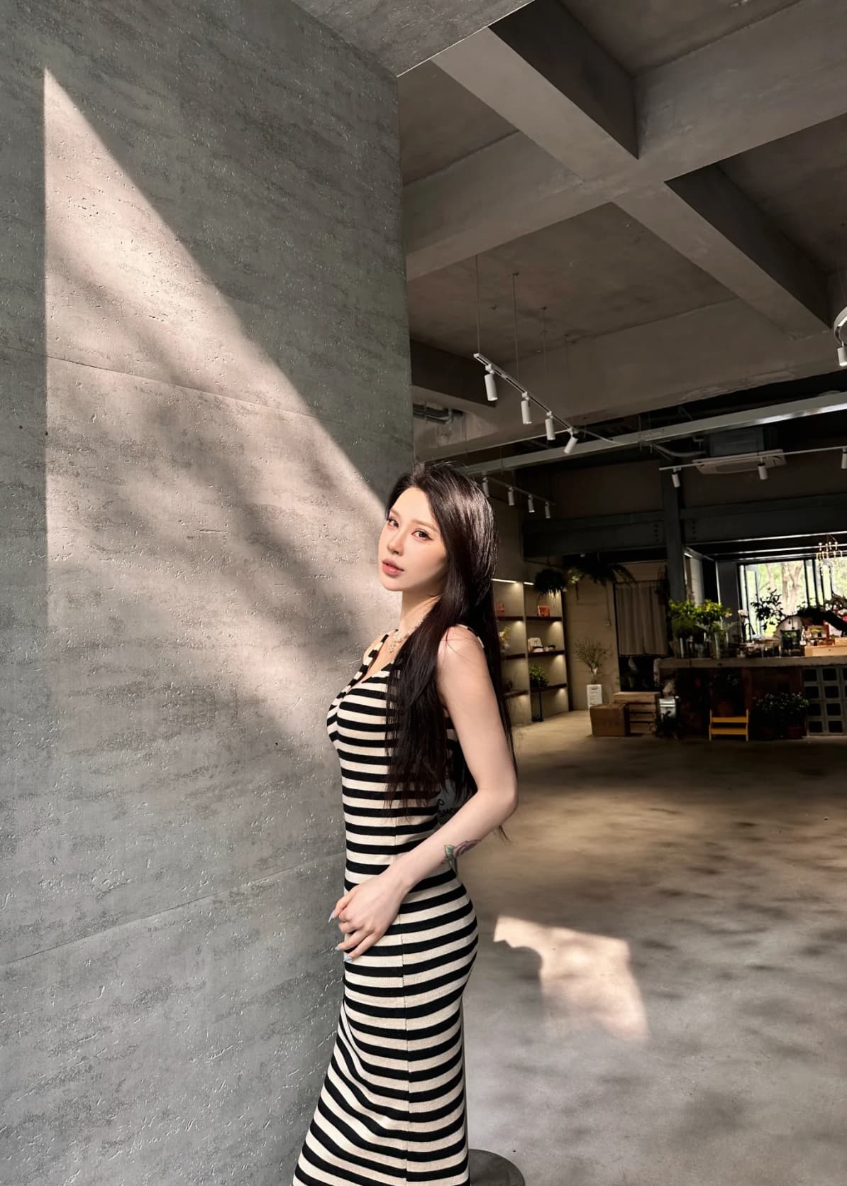 아름다운 핫걸 스트라이프 V넥 슬립 여성 드레스 여름 허리 수축 슬림해 보이는 레트로 섹시함 길다 치마 상세 이미지 4
