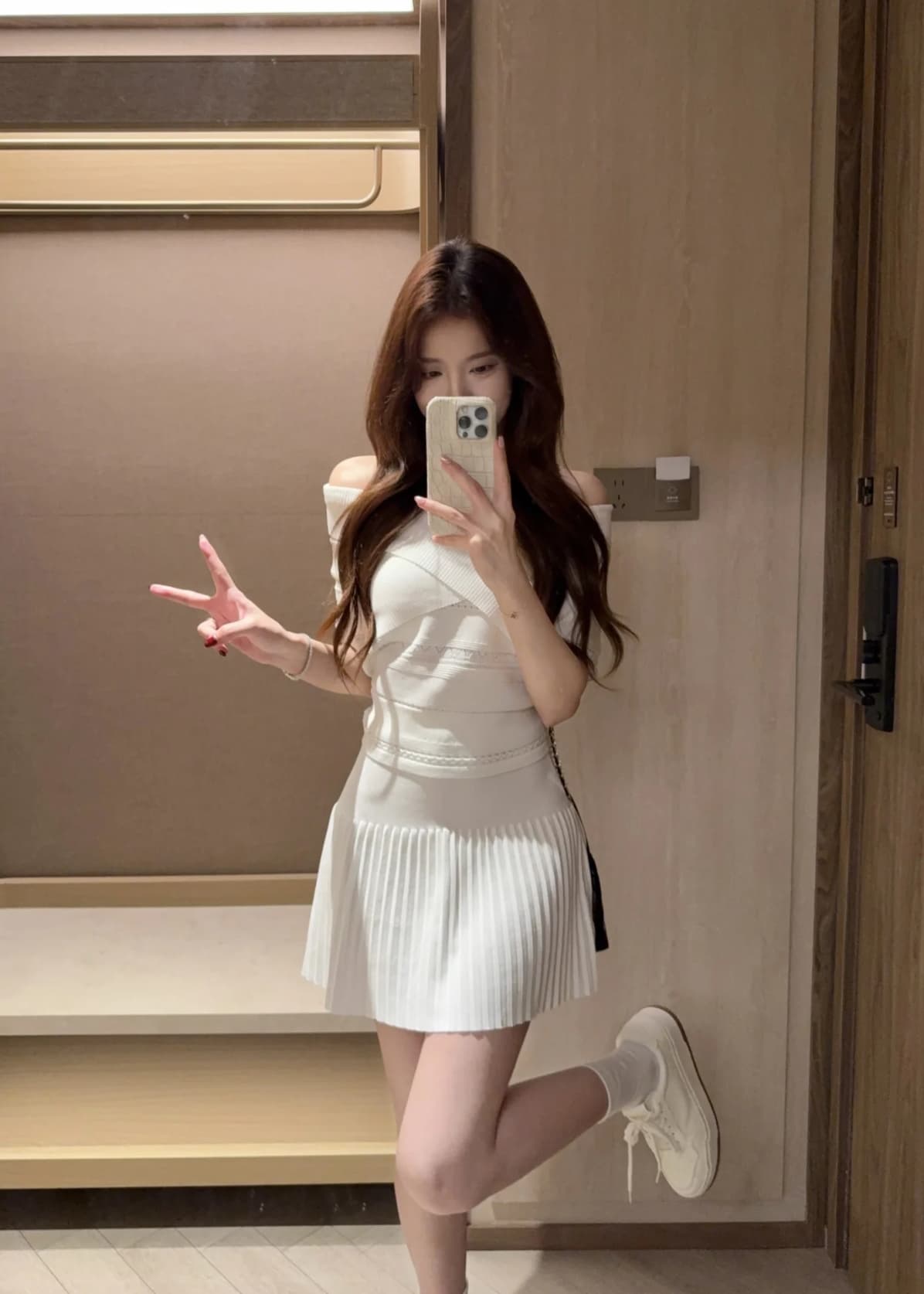 여름 작은 흰색 꽃 니트 세트 여성 봄 여름 오프숄더 맨위 플리츠 스커트 투피스 세트 상세 이미지 4