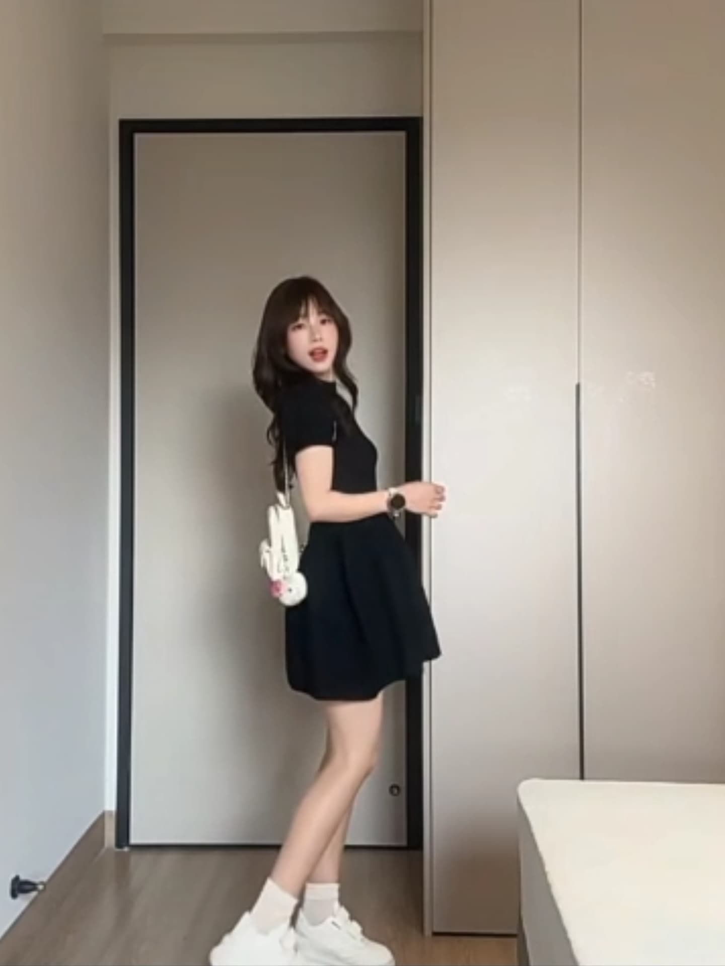 프랑스식 검정색 니트 드레스 아이들 여름 2026 새로운 디자인 센스 아름다운 허리 수축 슬림해 보이는 퍼프 미니 스커트 상세 이미지 5