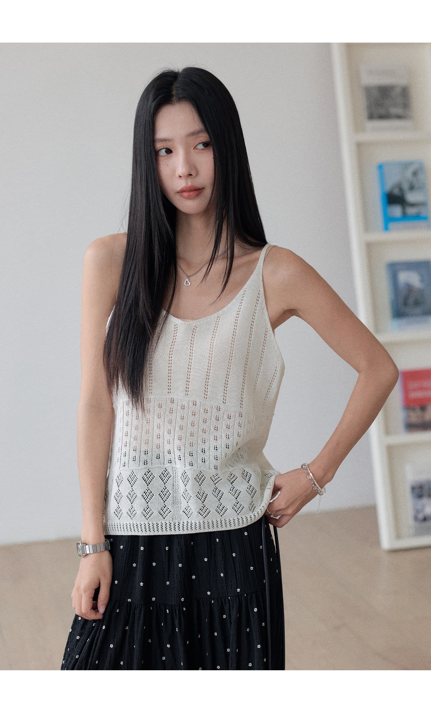 화이트 홀로우 아웃 캐미솔 2026 여름 새로운 몸매 가꾸기 외국 가스 작은 대중 달콤한 핫걸 패션 개성 맨위 이미지 3