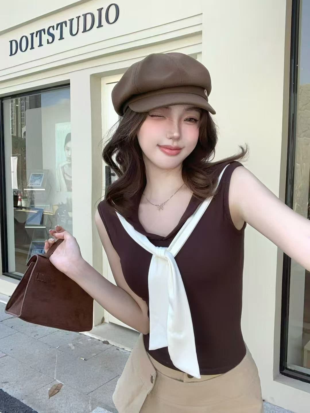 2026 새로운 가슴 패드 배색 해군 칼라 페이크 레이어드 조끼 여성 봄 여름 외출용 꼬집기 허리 몸매 가꾸기 민소매 맨위 상세 이미지 1