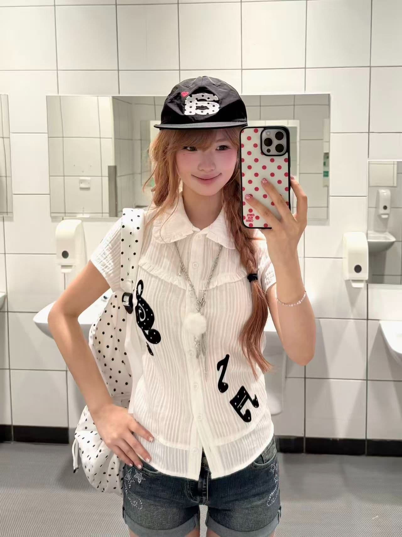 2026 새로운 한 부서 소녀 아시아 인 멩 센스 참고 패치 레이스 반팔 여성 셔츠 여름 슬림해 보이는 긍정적 인 어깨 의류