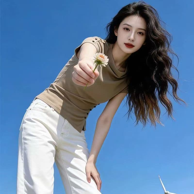 2026 새로운 반팔 티셔츠 여성 여름 캐주얼 단색 디자인 섹션 한국 스타일 여성 의류 맨위 트렌디 이미지 3