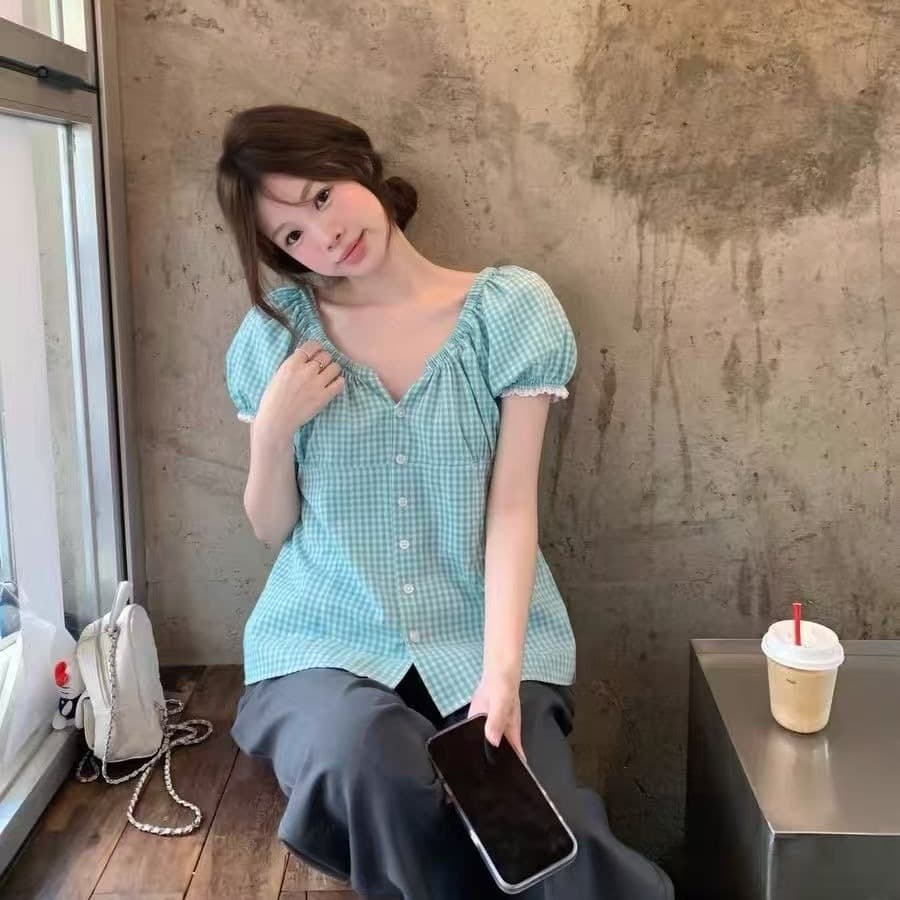 레트로 체크무늬 마이크로 주름 거품 소매 여성 셔츠 여름 새로운 한 부서 허리 수축 슬림해 보이는 V넥 반팔 다용도 맨위 이미지 5