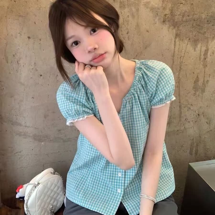 레트로 체크무늬 마이크로 주름 거품 소매 여성 셔츠 여름 새로운 한 부서 허리 수축 슬림해 보이는 V넥 반팔 다용도 맨위 이미지 3