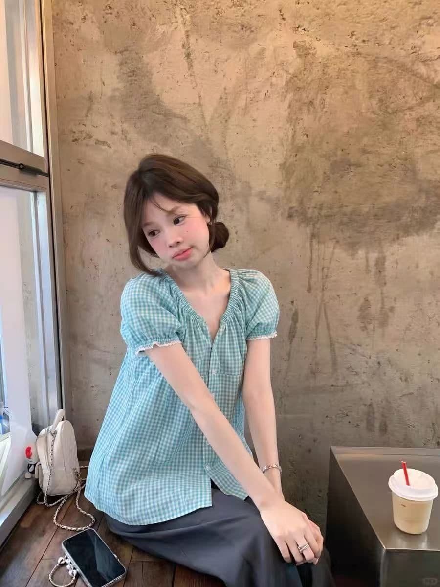 레트로 체크무늬 마이크로 주름 거품 소매 여성 셔츠 여름 새로운 한 부서 허리 수축 슬림해 보이는 V넥 반팔 다용도 맨위 상세 이미지 2