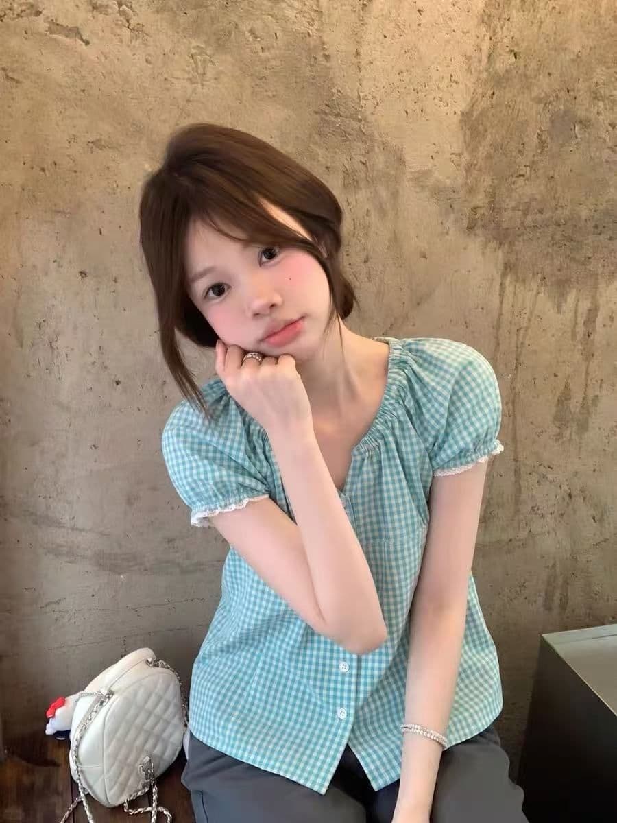 레트로 체크무늬 마이크로 주름 거품 소매 여성 셔츠 여름 새로운 한 부서 허리 수축 슬림해 보이는 V넥 반팔 다용도 맨위 상세 이미지 3