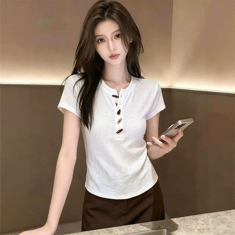 2026 여름 새로운 질감 센스 소뿔 버클 반팔 티셔츠 여성 작은 키 몸매 가꾸기 슬림해 보이는 다용도 인사이드 잡아라. 의류 상세 이미지 3