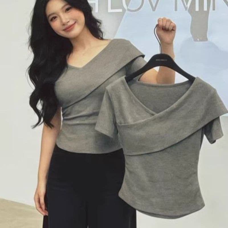 2026 새로운 반팔 티셔츠 여성 디자인 센스 여름 새로운 몸매 가꾸기 핫걸 여성 의류 만나는 맨위
