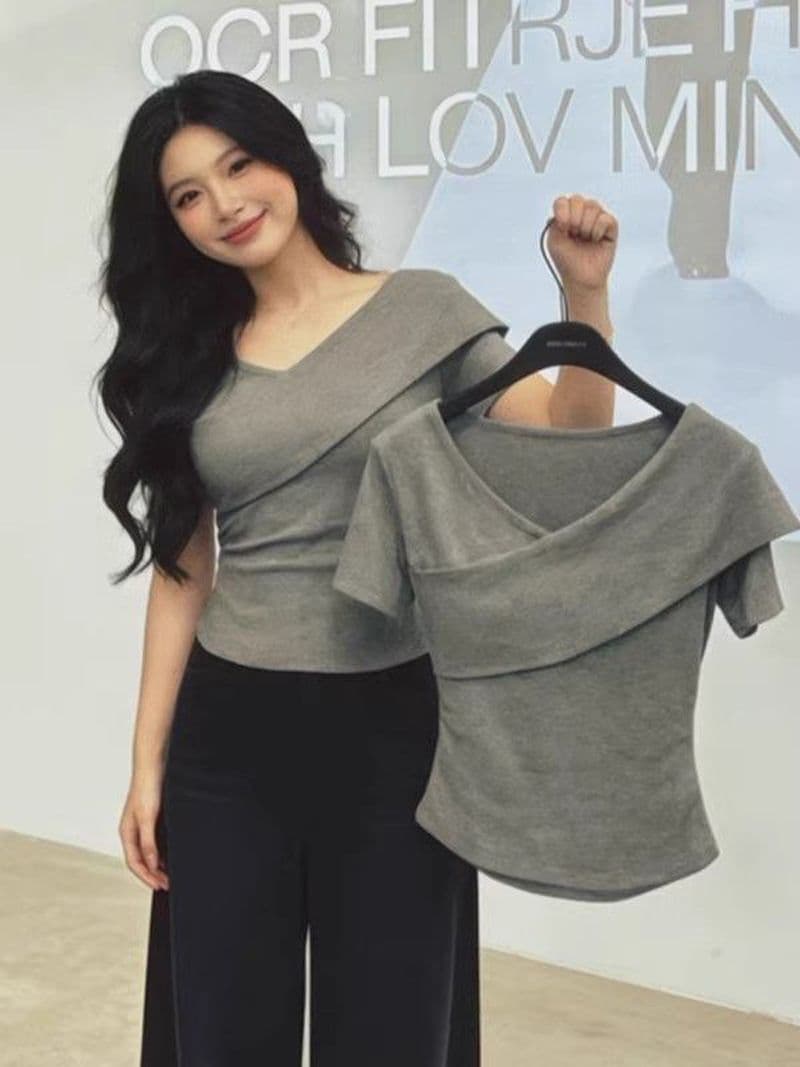 2026 새로운 반팔 티셔츠 여성 디자인 센스 여름 새로운 몸매 가꾸기 핫걸 여성 의류 만나는 맨위 상세 이미지 2