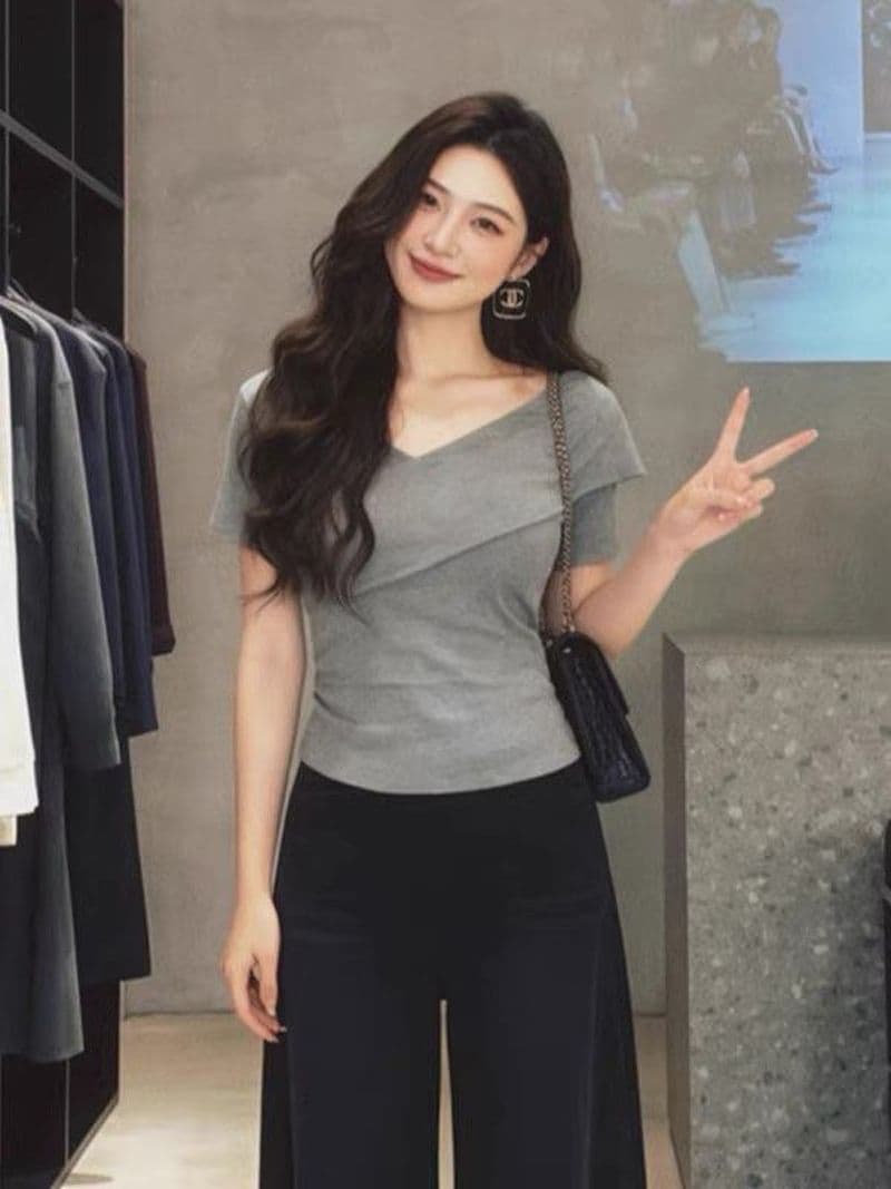 2026 새로운 반팔 티셔츠 여성 디자인 센스 여름 새로운 몸매 가꾸기 핫걸 여성 의류 만나는 맨위 상세 이미지 3