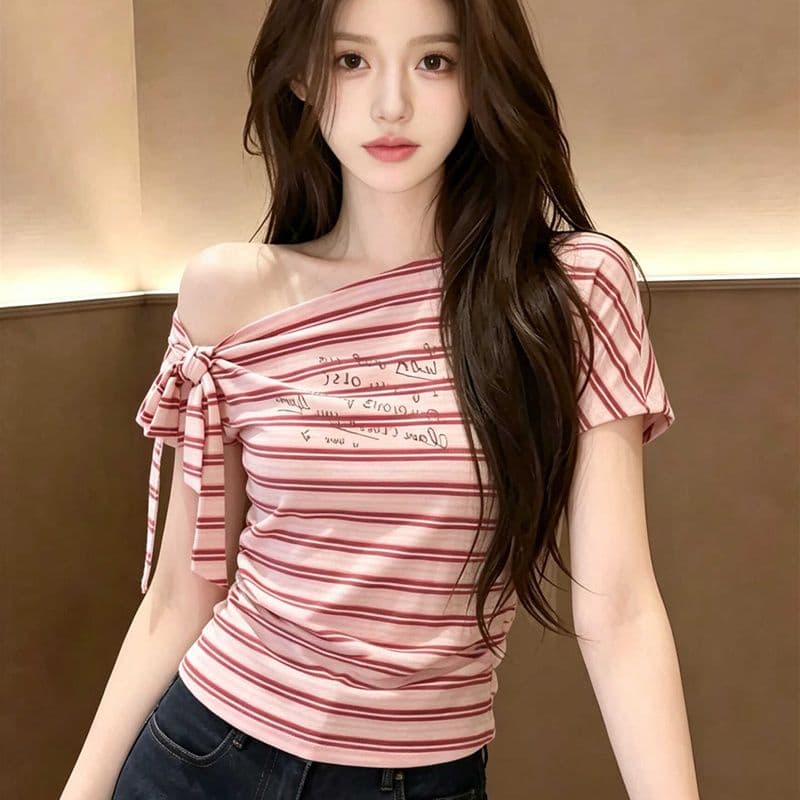 2026 새로운 여름 다용도 스트라이프 알파벳 프린트 둘 착용 비스듬한 어깨 티셔츠 루즈핏 탈착식 레이스업 반팔 여성 상세 이미지 3