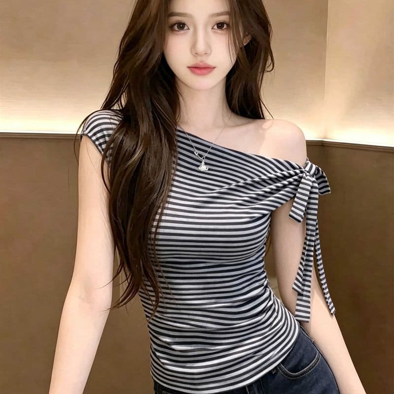 2026 새로운 세련된 좋은 비스듬한 어깨 오프숄더 2 착용 나비 매듭 스트랩 슬림해 보이는 꼬집기 허리 디자인 센스 반팔 티셔츠 상세 이미지 4
