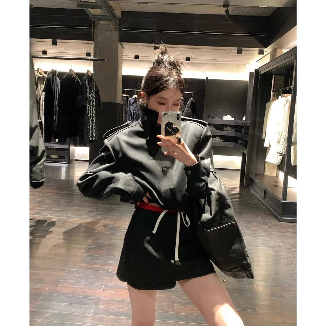 검정색 스탠드 칼라 넓은 어깨 여성 코트 가을 새로운 개성 단색 레트로 쇼트 스타일 캐주얼 다용도 재킷 맨위 트렌디 이미지 4