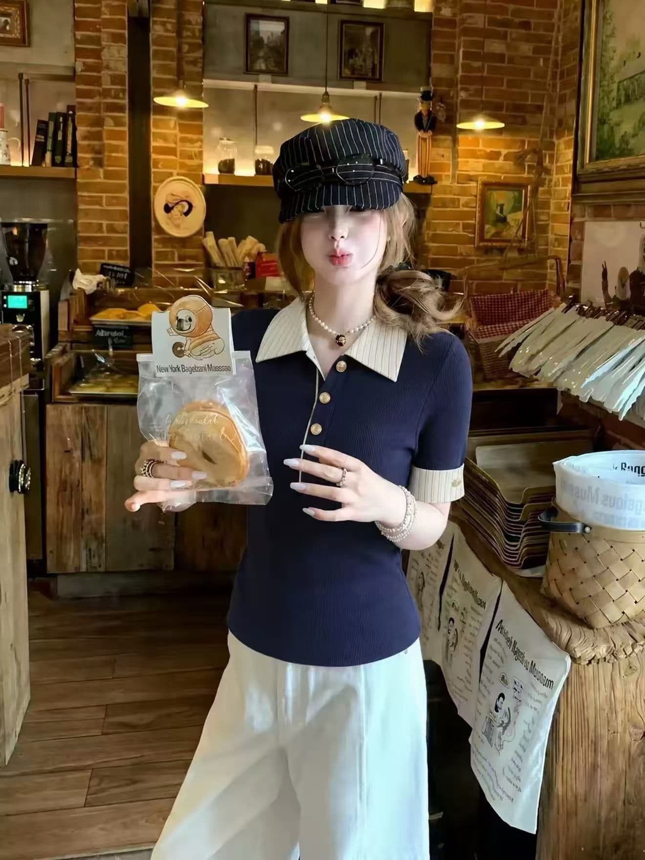 2026 POLO 칼라 배색 페이크 레이어드 긍정적 인 어깨 반팔 티셔츠 여성 여름 디자인 센스 작은 대중 몸매 가꾸기 슬림해 보이는 맨위 상세 이미지 4