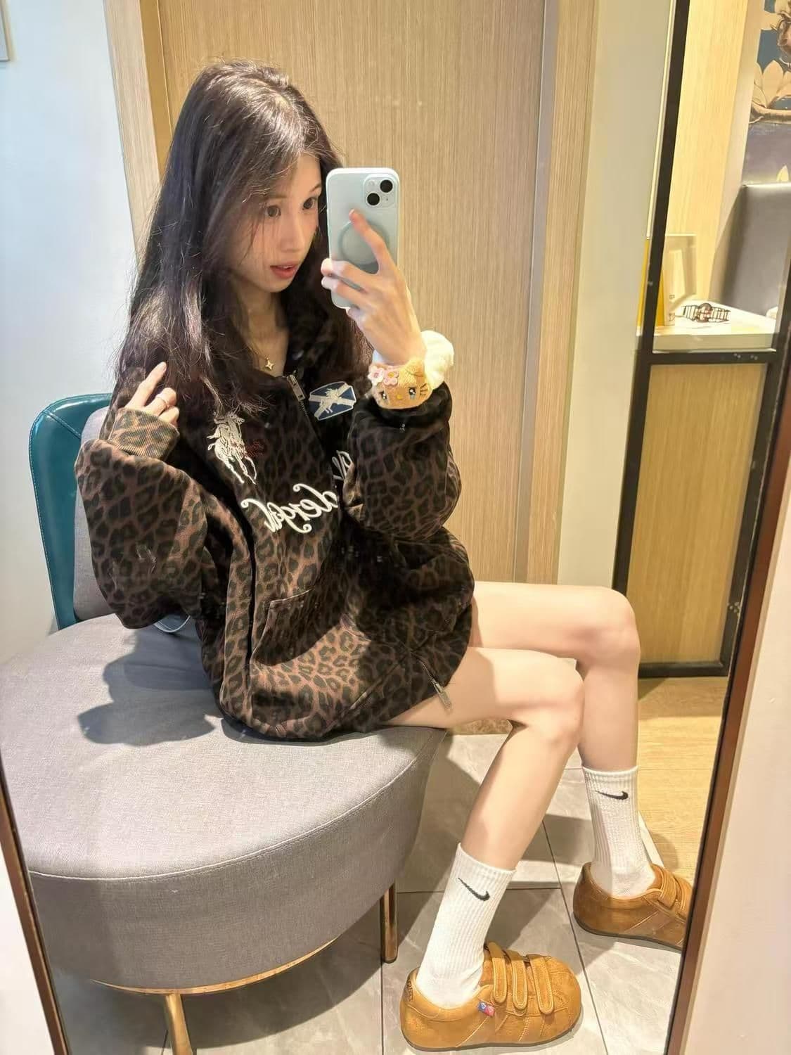 2026 새로운 자수 무거운 가을 겨울 레오파드 무늬 후드 여성 코트 프로필 모양 후드티 상세 이미지 2
