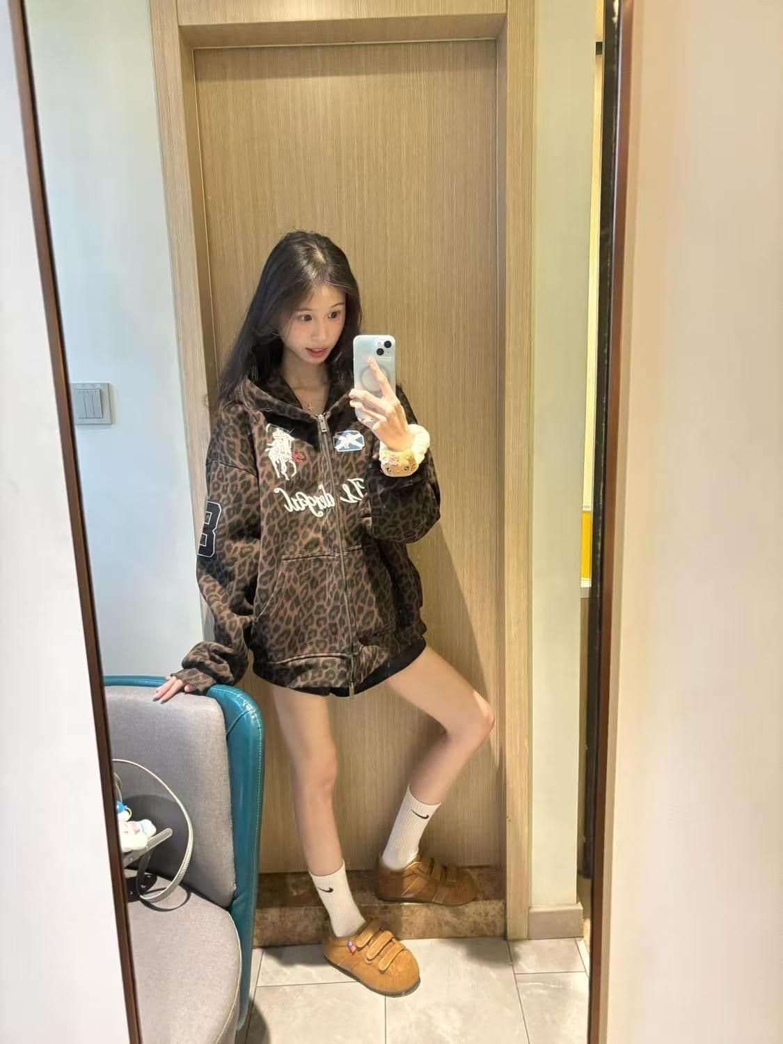 2026 새로운 자수 무거운 가을 겨울 레오파드 무늬 후드 여성 코트 프로필 모양 후드티 상세 이미지 3