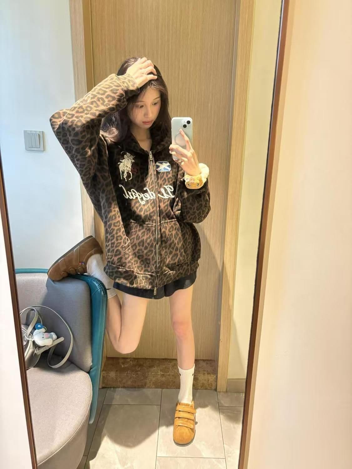 2026 새로운 자수 무거운 가을 겨울 레오파드 무늬 후드 여성 코트 프로필 모양 후드티 상세 이미지 5
