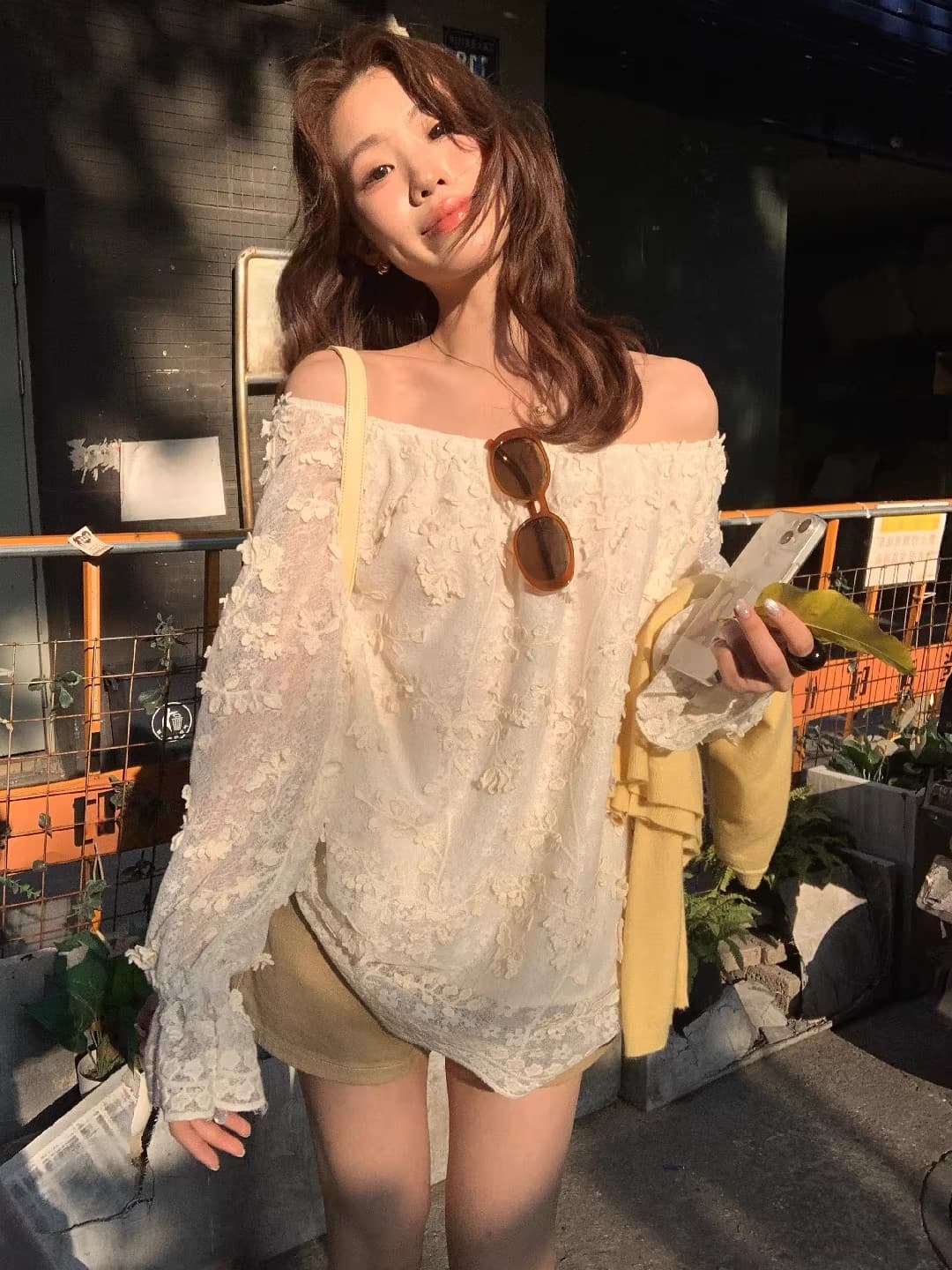26 봄 레트로 무거운 작업 오프숄더 자수 디자인 센스 작은 대중 레이스 셔츠 여성 트렌디 이미지 3