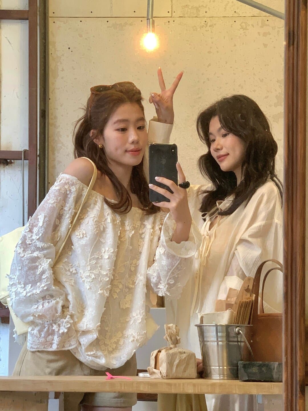 26 봄 레트로 무거운 작업 오프숄더 자수 디자인 센스 작은 대중 레이스 셔츠 여성 트렌디 상세 이미지 27