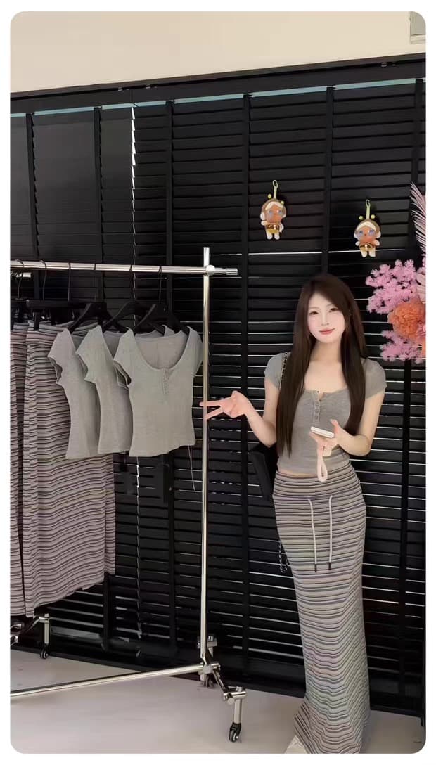 느슨함 센스 외국 가스 세트 여성 여름 회색 긍정적 인 어깨 몸매 가꾸기 반팔 티셔츠 스트라이프 펌프 로프 반신 롱 스커트 투피스 세트 상세 이미지 3