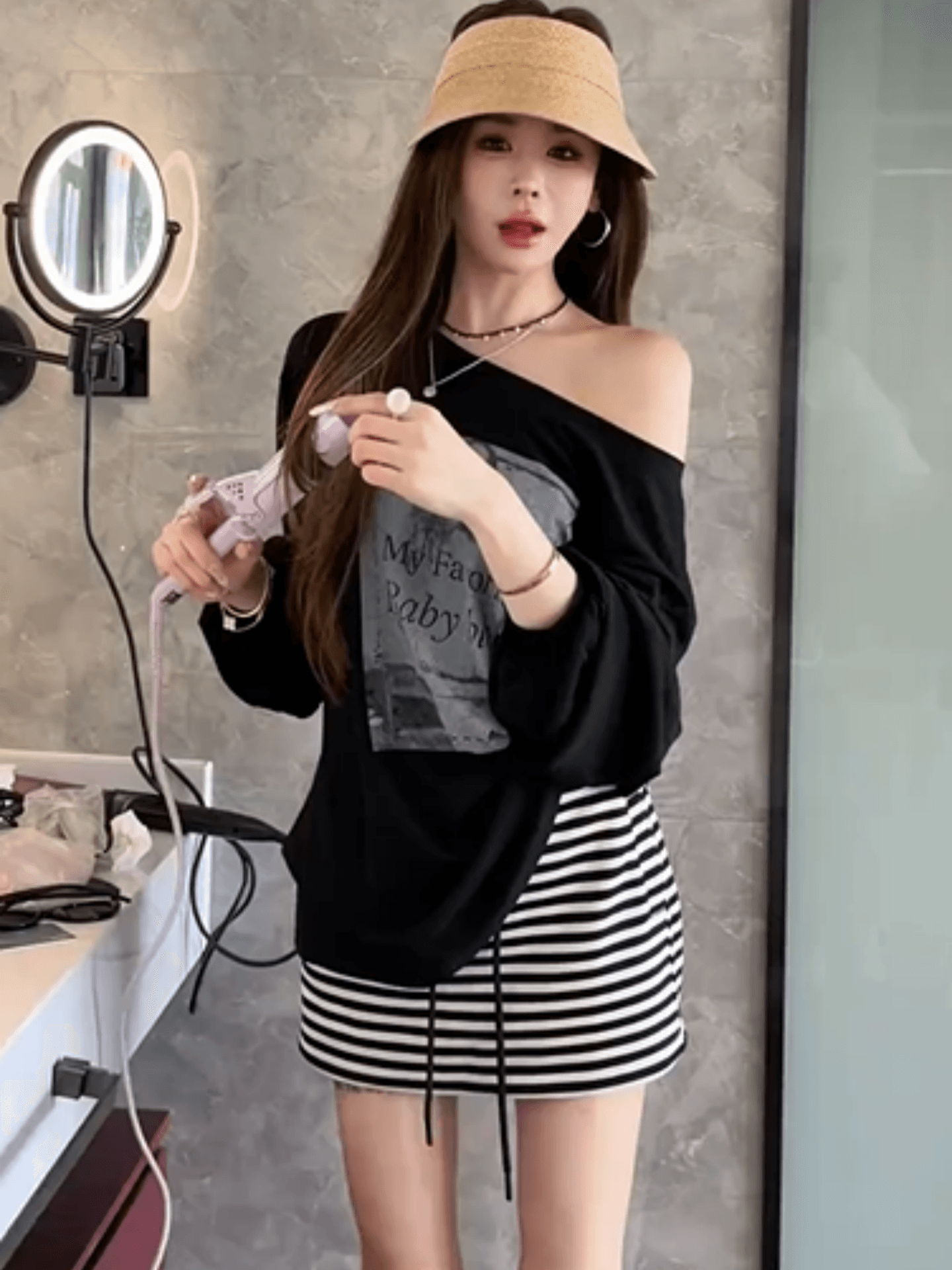 한 부서 캐주얼 느긋한 바람 루즈핏 긴팔 프린트 오프숄더 티셔츠 하이웨이스트 스트라이프 쇼트 스타일 반신 스커트 두 조각 여성 세트 이미지 2