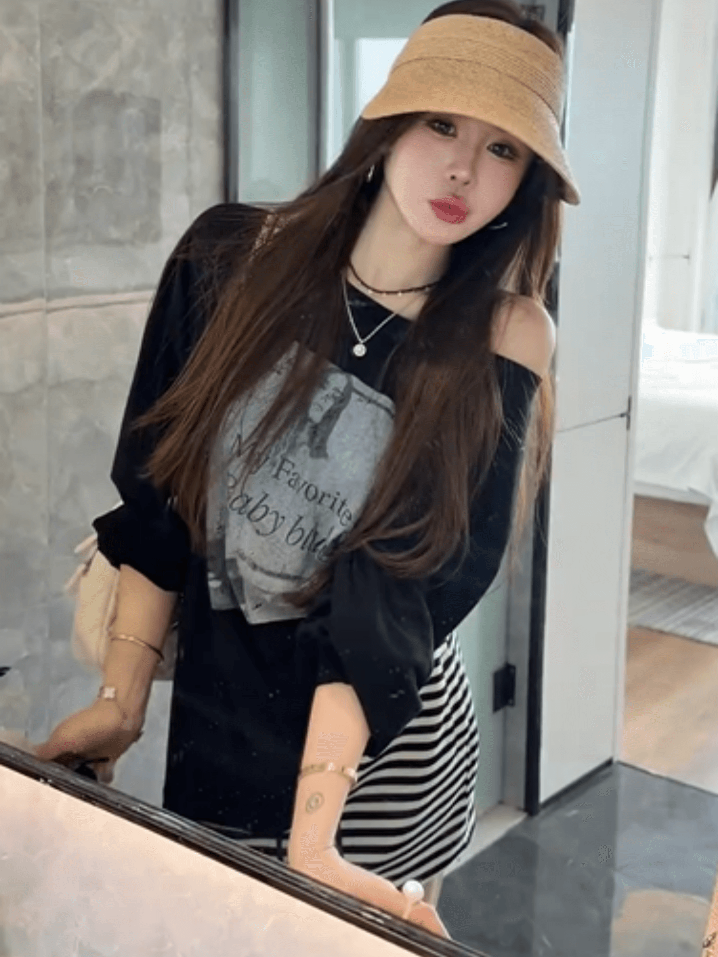 한 부서 캐주얼 느긋한 바람 루즈핏 긴팔 프린트 오프숄더 티셔츠 하이웨이스트 스트라이프 쇼트 스타일 반신 스커트 두 조각 여성 세트 상세 이미지 6