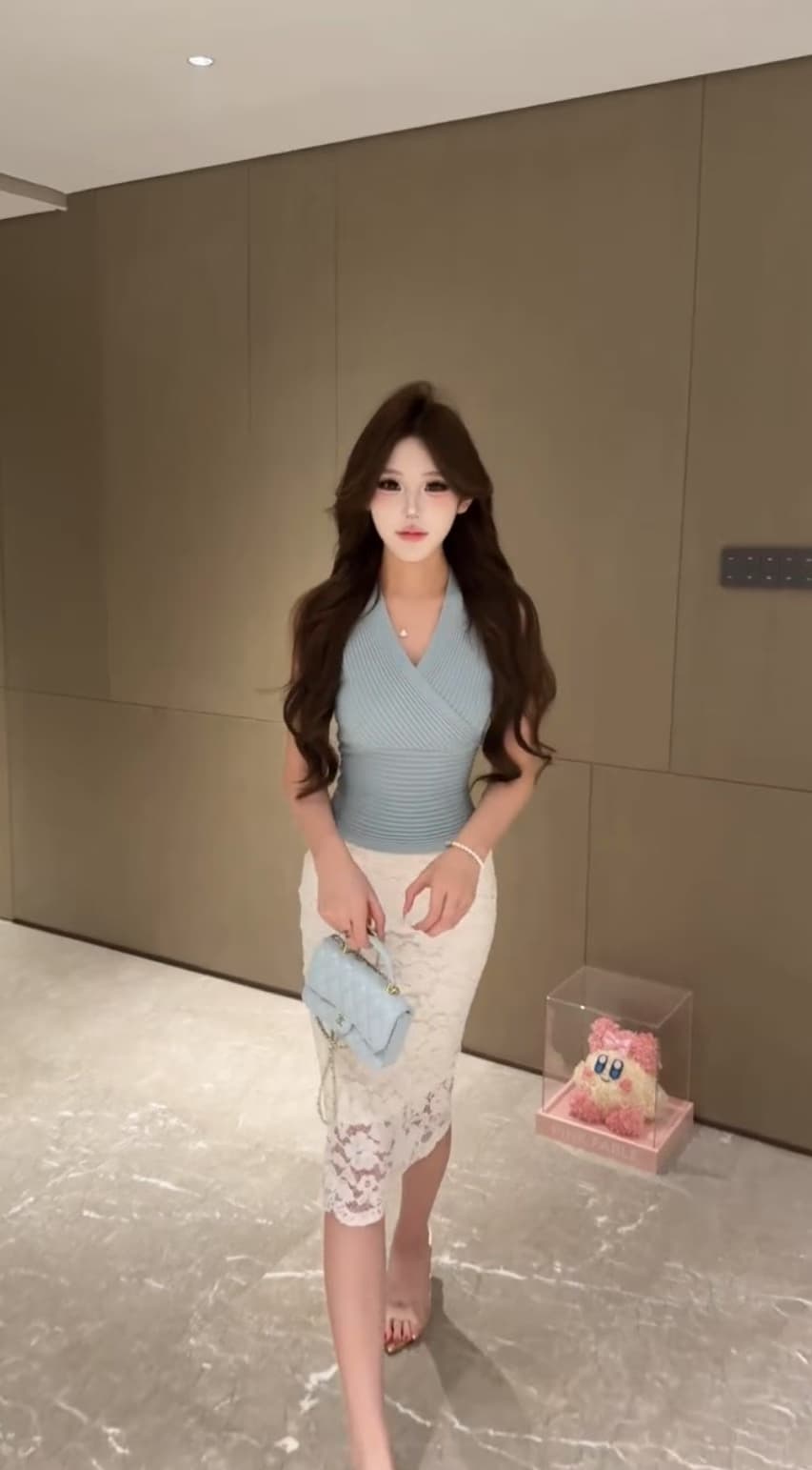 여름 새로운 패션 곡물 깊은 V 넥 니트 스웨터 맨위 여성 민소매 조끼 레이스 타이트 스커트 반 스커트 투피스 세트 이미지 3