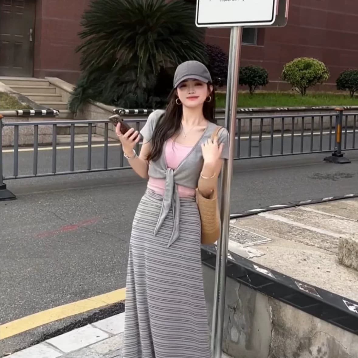 26 여름 새로운 한국 스타일 쇼트 스타일 자외선 차단 오픈 가디건 스트랩 몸매 가꾸기 조끼 스트라이프 반신 스커트 패션 세트 상세 이미지 8