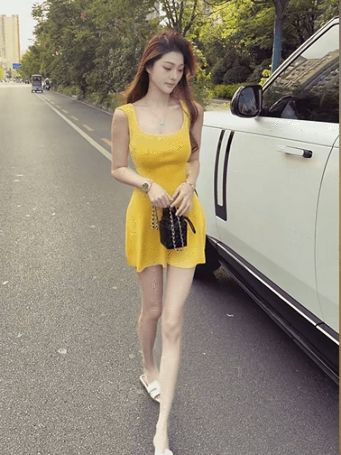 여름 한 스타일 핫걸 바람 꼬집기 허리 슬림해 보이는 디자인 센스 u 칼라 순수한 욕망 민소매 조끼 쇼트 스타일 단색 드레스 이미지 4