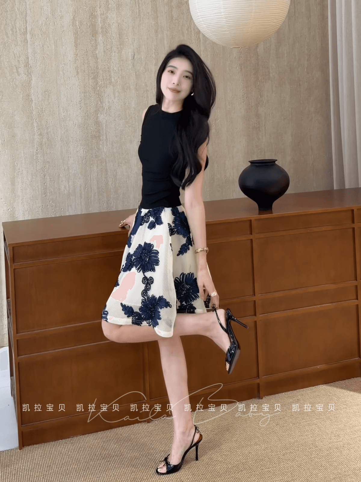 한 부서 느긋한 반하이넥 민소매 인사이드 가져 가라. 조끼 레트로 꽃 한 마디 미니 스커트 투피스 세트 상세 이미지 3