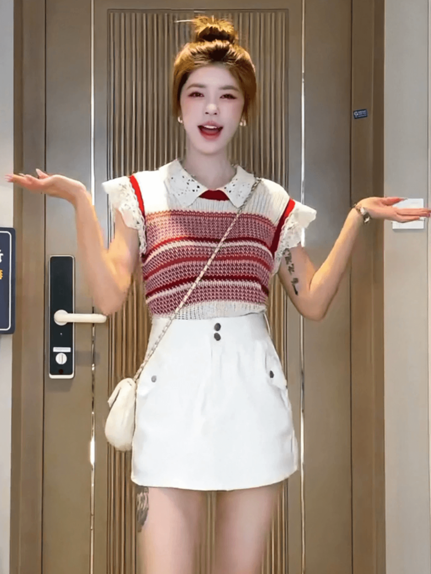 레트로 배색 스트라이프 폴로 칼라 니트 스웨터 여성 2026 여름 새로운 레이스 조각 작은 날다 소매 슬림해 보이는 짧은 맨위 상세 이미지 10