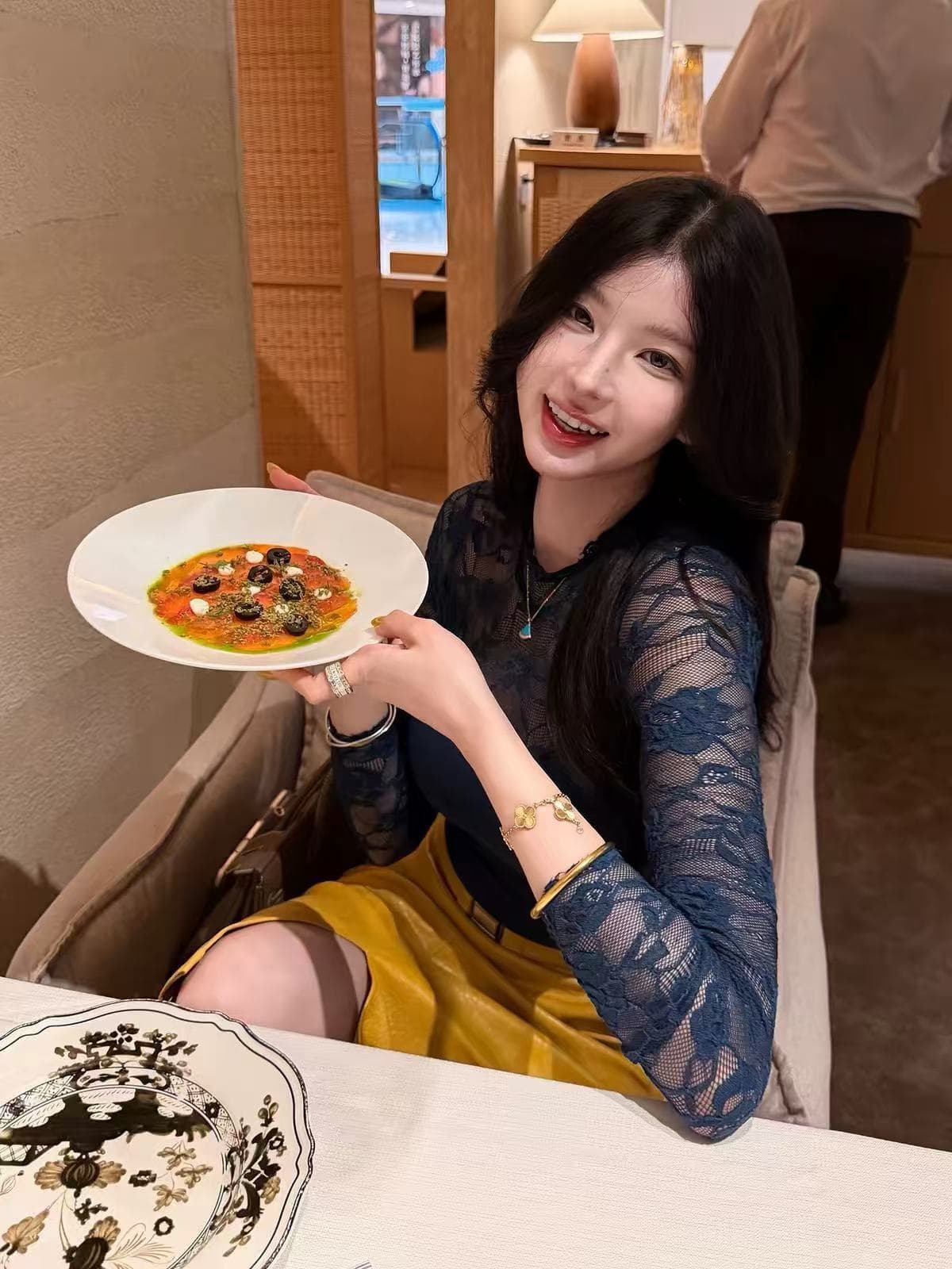 farte shop 반 조리 숨 스탠드 칼라 레이스 조각 홀로우 아웃 쇼트 스타일 티셔츠 여성 봄 가을 허리 수축 맨위 이미지 4