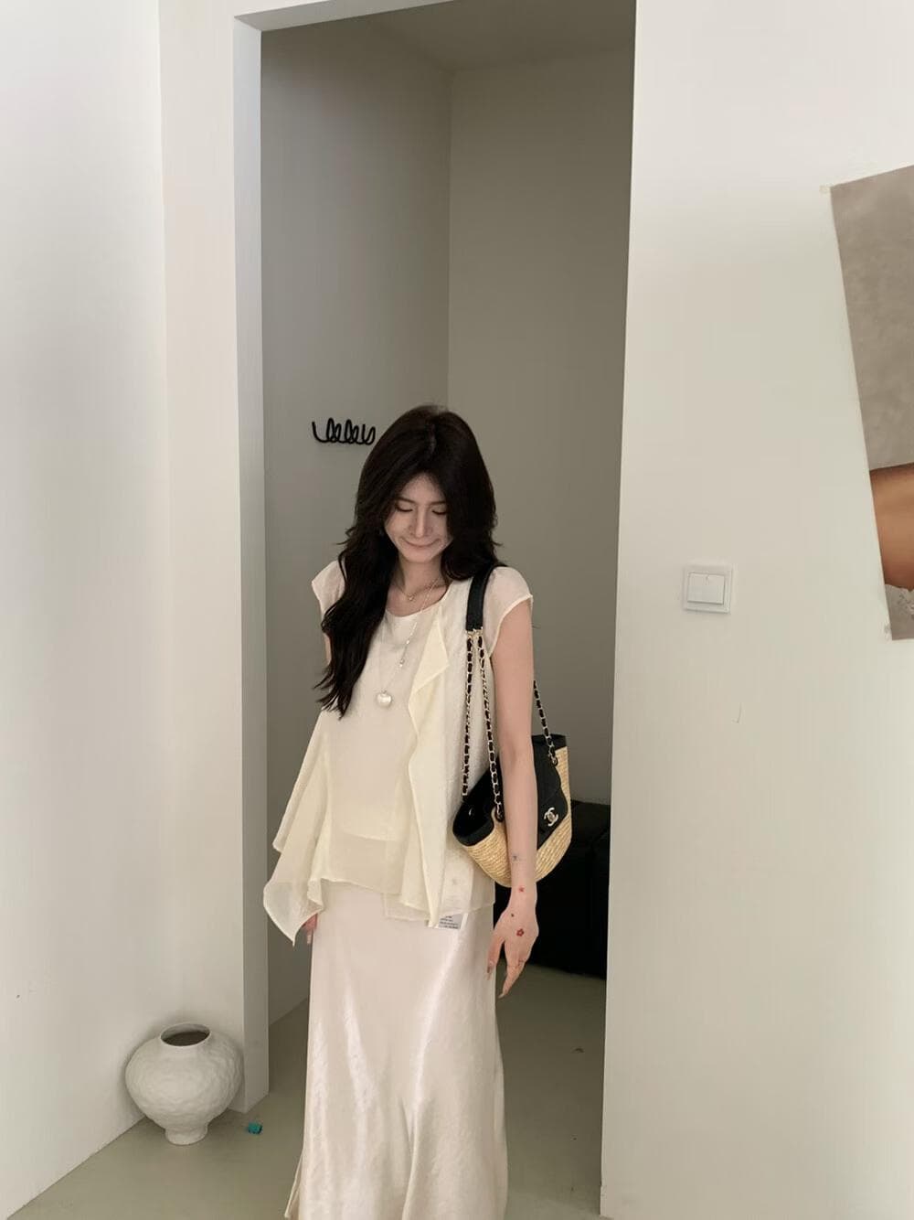 핑크색 불규칙 프릴 민소매 조끼 여성 여름 달콤한 스타일 작은 키 디자인 센스 루즈핏 오프숄더 맨위 상세 이미지 5