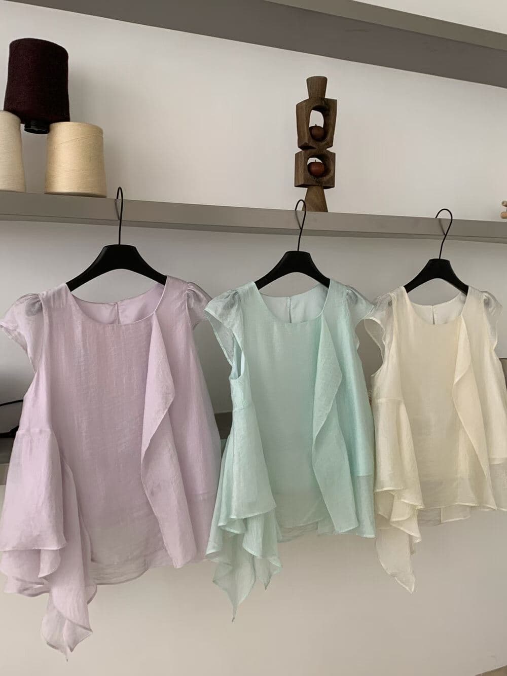 핑크색 불규칙 프릴 민소매 조끼 여성 여름 달콤한 스타일 작은 키 디자인 센스 루즈핏 오프숄더 맨위 상세 이미지 9
