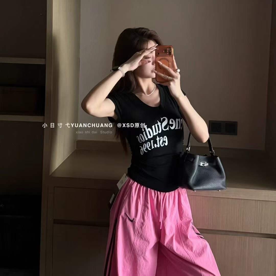 아메리칸 레트로 알파벳 프린트 몸매 가꾸기 반팔 티셔츠 여성 26 여름 허리 수축 u 칼라 핫걸 슬림해 보이는 쇼트 스타일 맨위 이미지 5