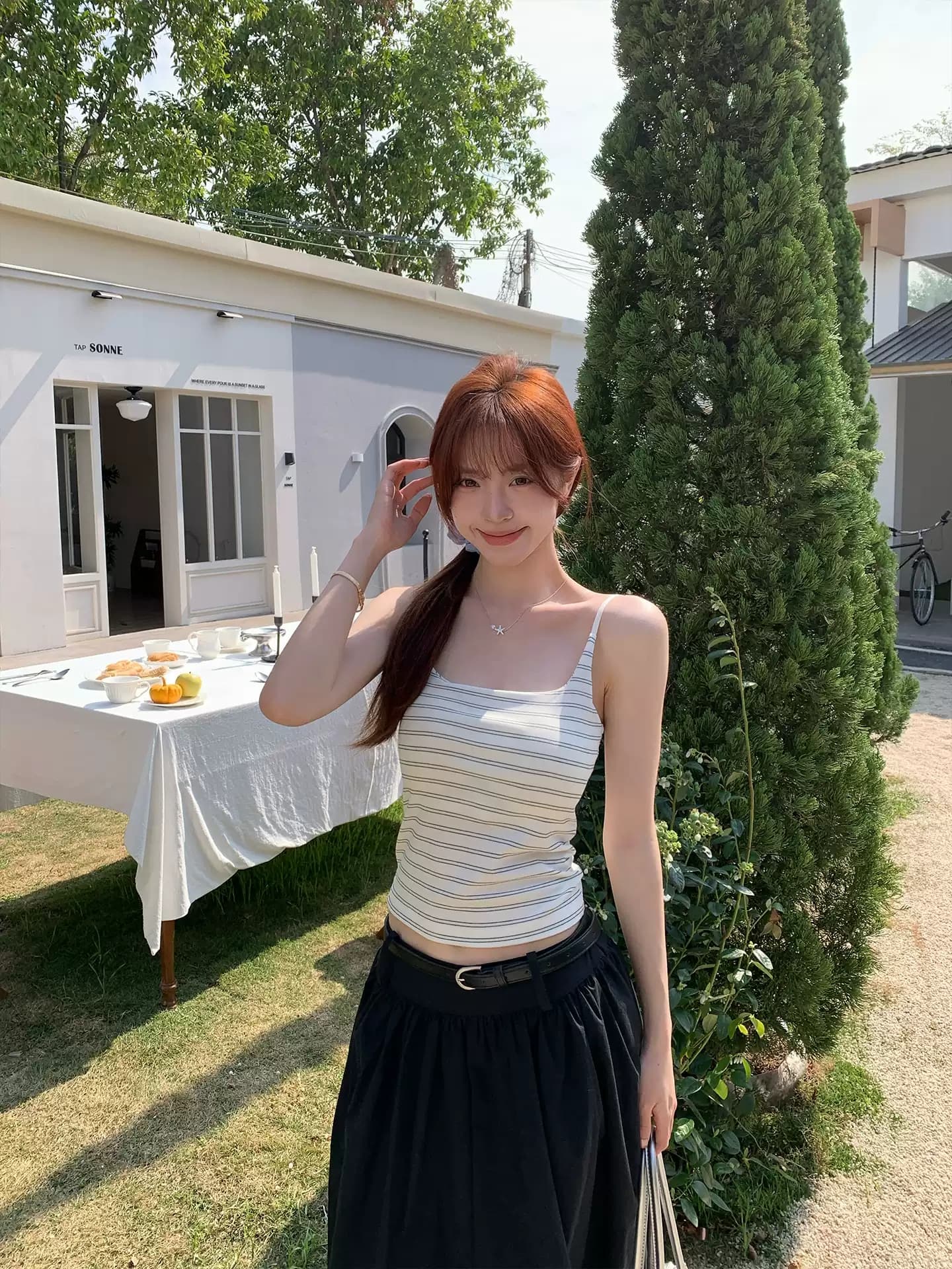 벨트 가슴 패드 하나 좋은 캐미솔 여름 아름다움 뒤로 포장 가슴 스트라이프 광장 칼라 쇼트 스타일 몸매 가꾸기 슬림해 보이는 인사이드 잡아라. 의류 이미지 2
