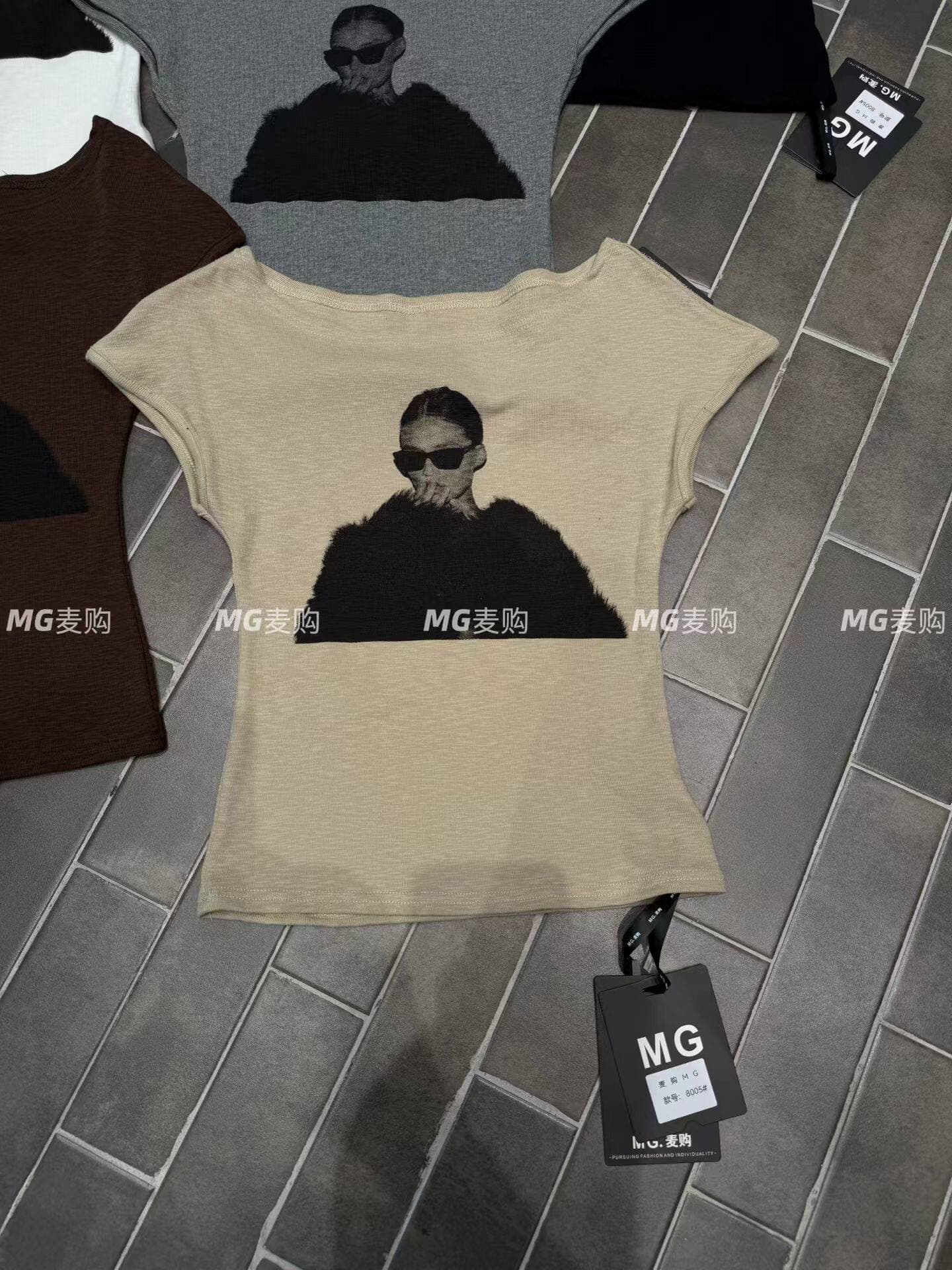 mg 밀 구매 아메리칸 레트로 비스듬한 어깨 아름다움 인쇄 그림 반팔 티셔츠 여성 2026 여름 디자인 센스 다용도 맨위 캐주얼 이미지 2