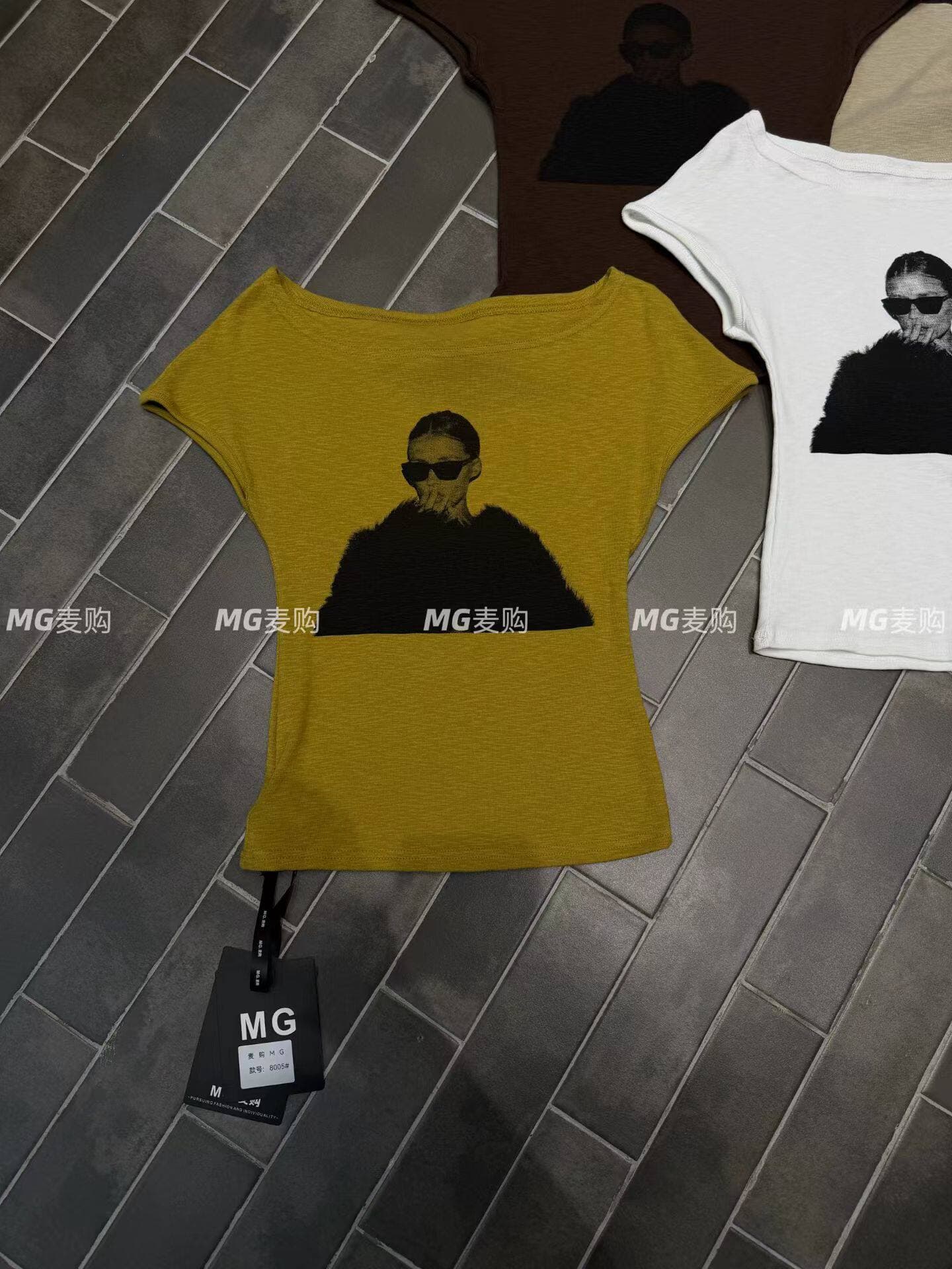 mg 밀 구매 아메리칸 레트로 비스듬한 어깨 아름다움 인쇄 그림 반팔 티셔츠 여성 2026 여름 디자인 센스 다용도 맨위 캐주얼 이미지 4