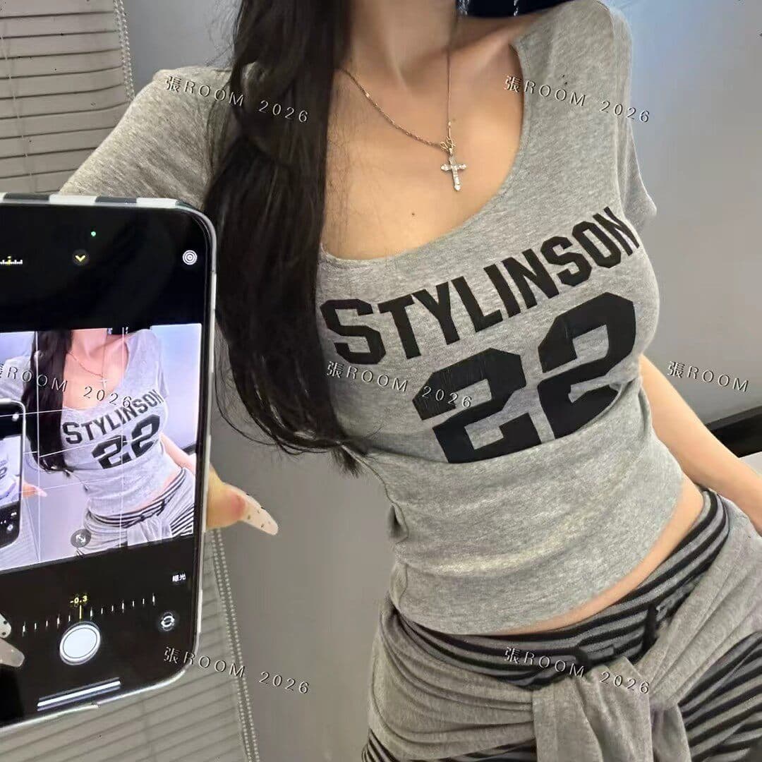 장 room 새로운 한국 스타일 숫자 프린트 반팔 티셔츠 여성 몸매 가꾸기 디스플레이 가져 가라. 디자인 센스 비스듬한 칼라 쇼트 스타일 맨위 트렌디 상세 이미지 1
